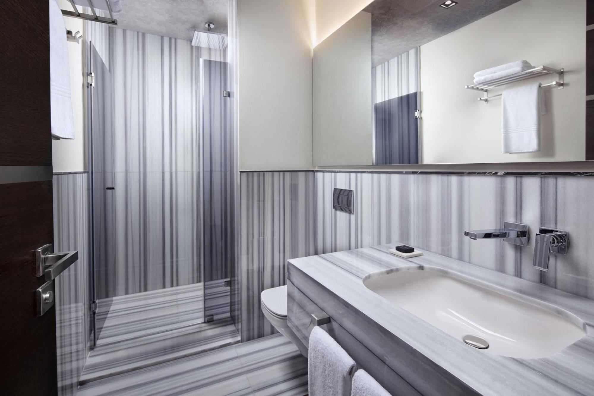 Decamondo Galata, A Tribute Portfolio Hotel Istanbulská provincie Exteriér fotografie A bathroom in a hotel