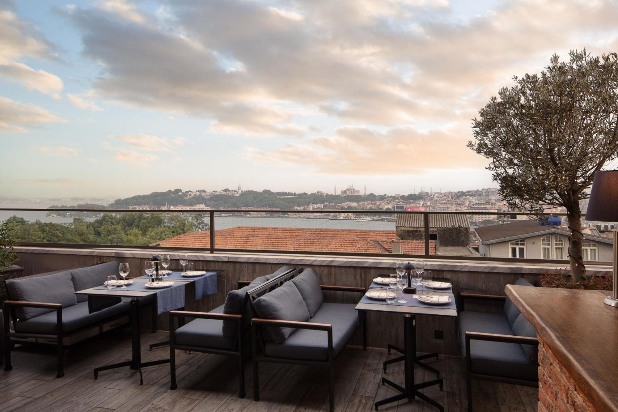 Decamondo Galata, A Tribute Portfolio Hotel Istanbulská provincie Exteriér fotografie The Terrace at the Hotel