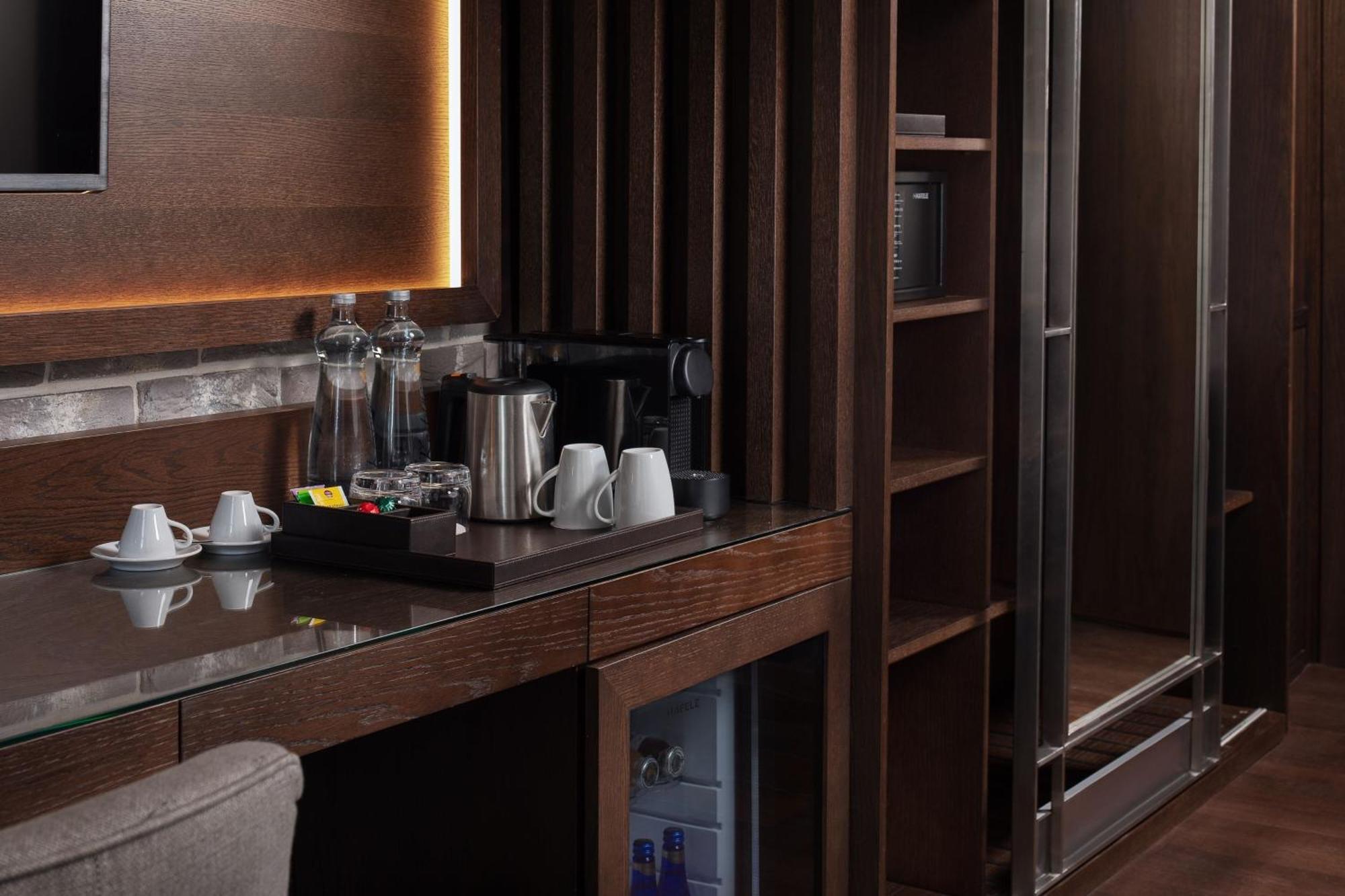 Decamondo Galata, A Tribute Portfolio Hotel Istanbulská provincie Exteriér fotografie A Nespresso machine in a hotel room